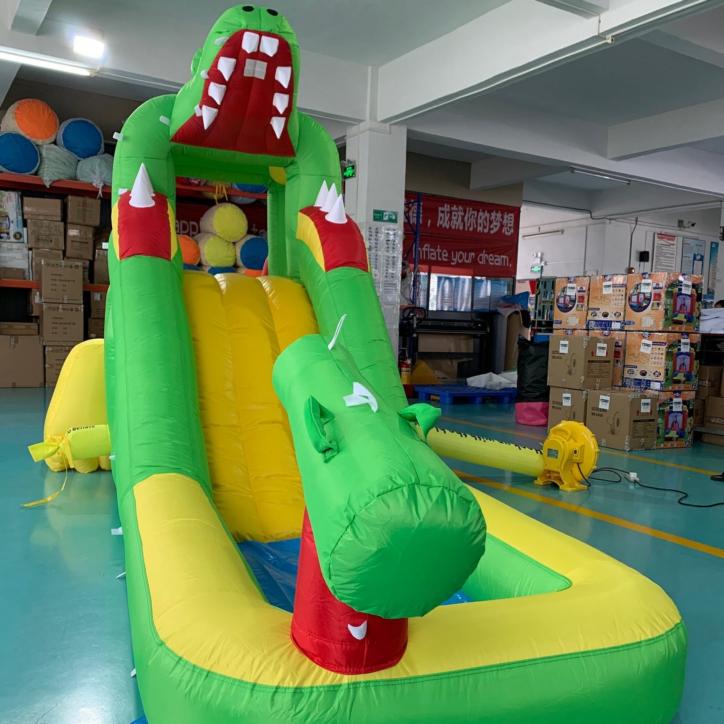 YARD Dinosaur Inflatable Water Slide