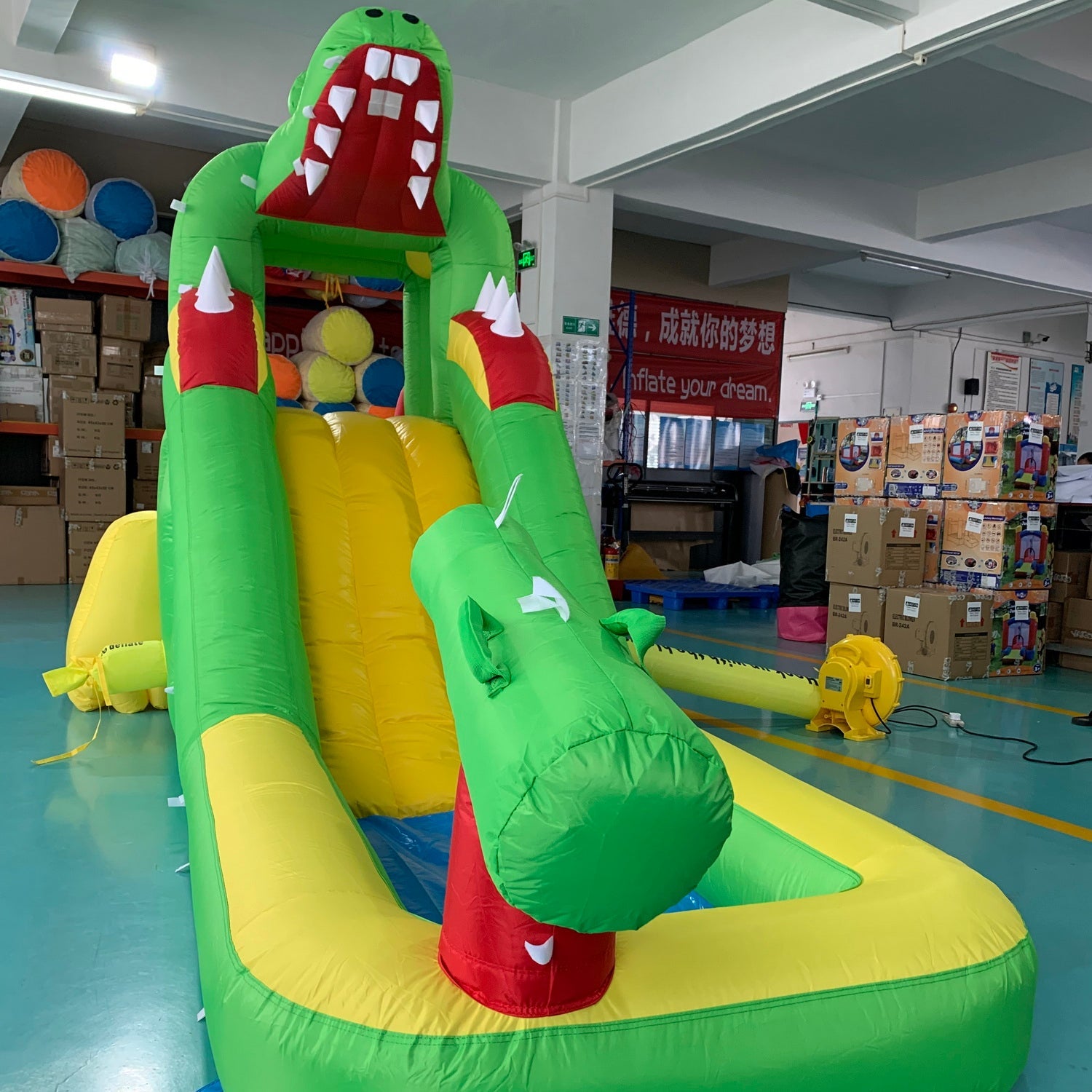 YARD Dinosaur Inflatable Water Slide